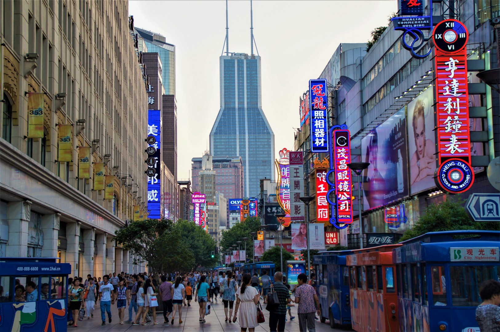 I Shanghai lockar shopping i världsklass för många