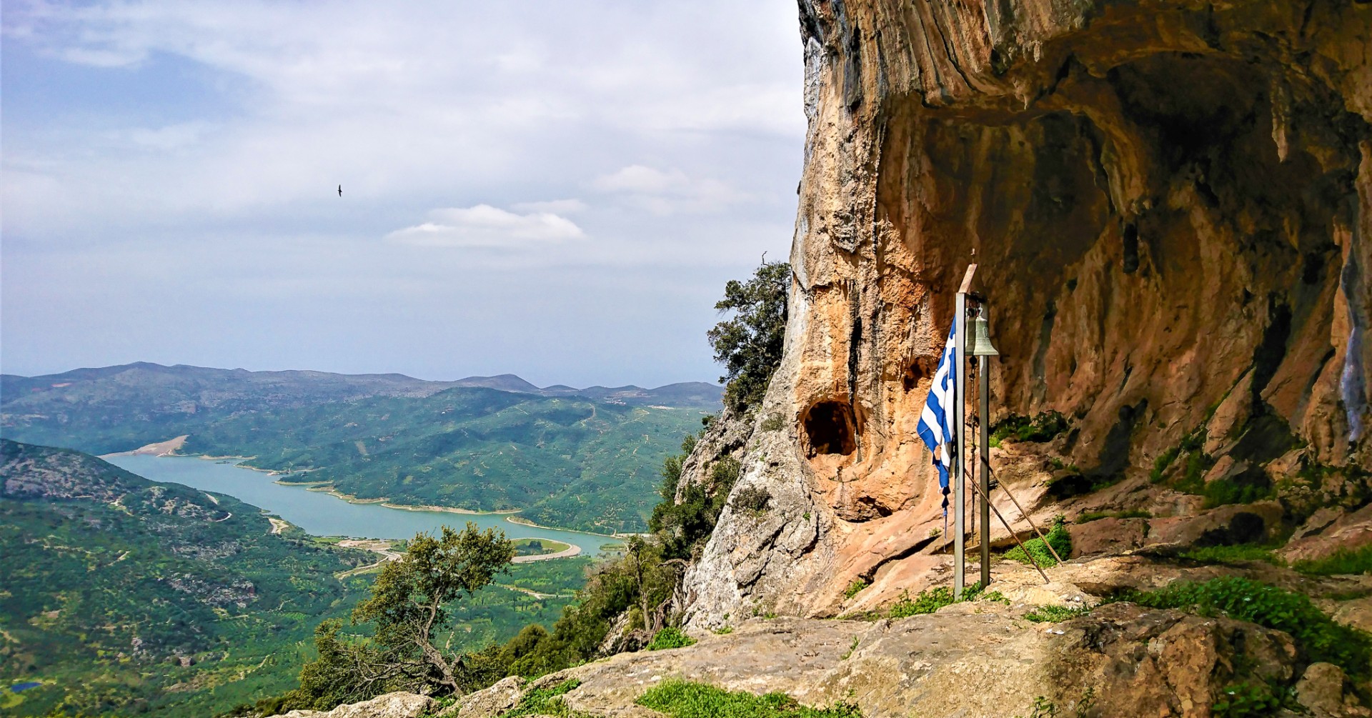 Fina vyer vid ingången till Cave of Agia Foteini