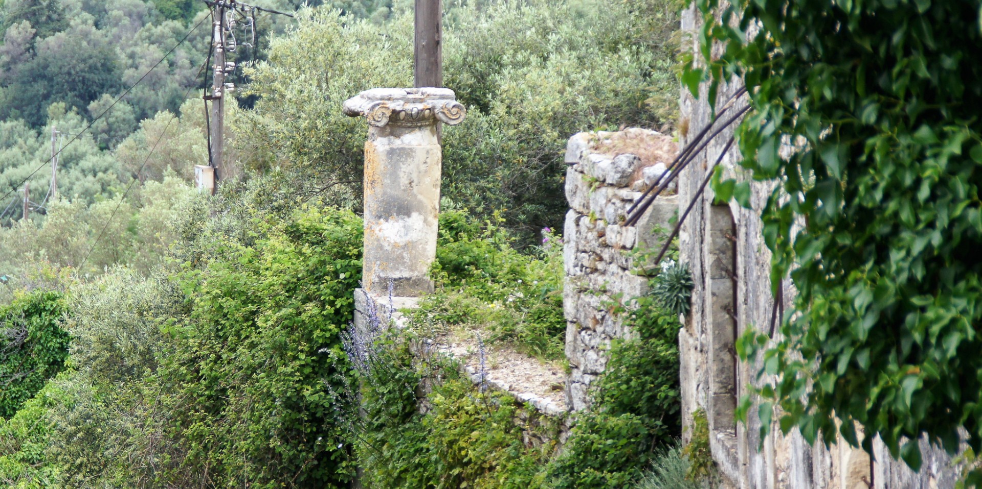 Antika kolonner i Argyroupoli