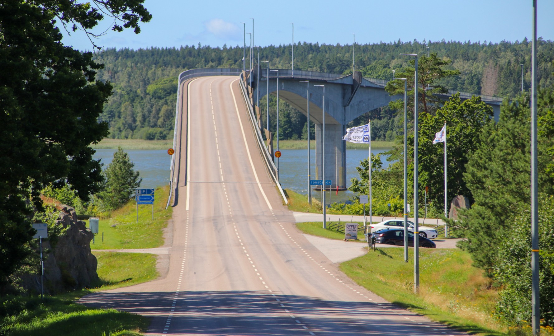 Bron över till Vänerns största ö, Torsö