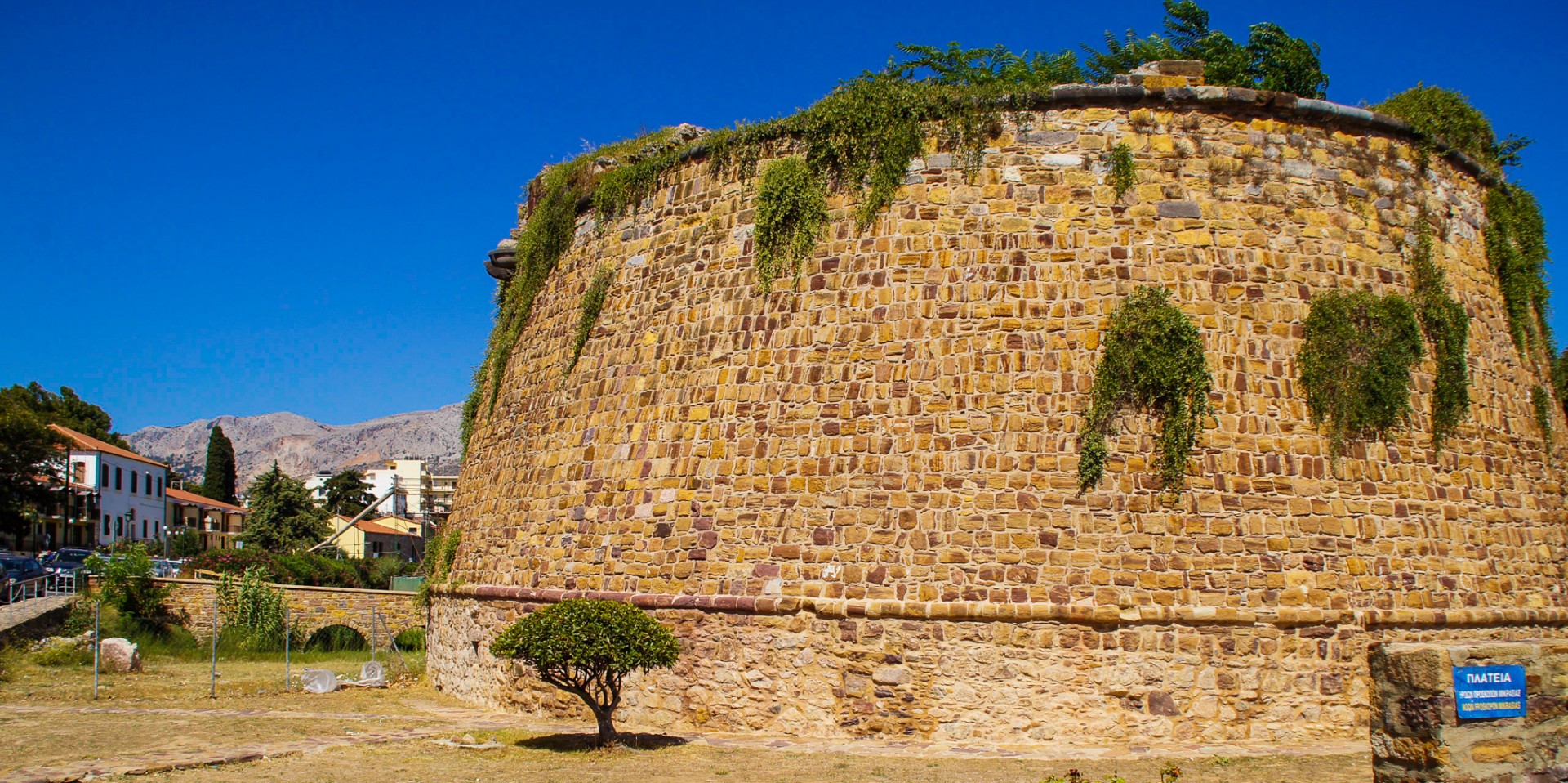 Del av staden Chios gamla borg och ringmur